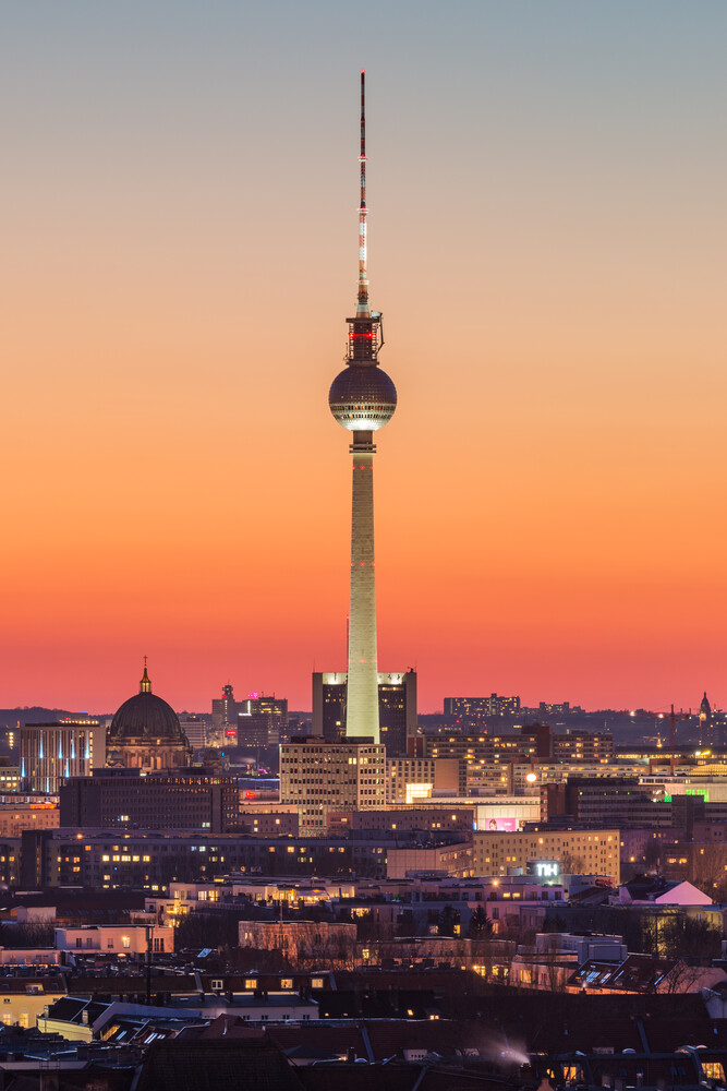 Robin Oelschlegel Berliner Fernsehturm Nach Sonnenuntergang Photocircle Net