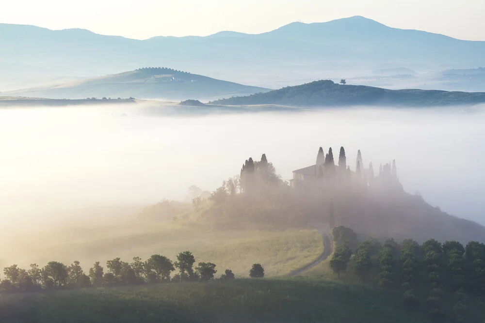 Toskana Podere BelvedereVal d'Orcia im Nebel - Fineart photography by Jean Claude Castor