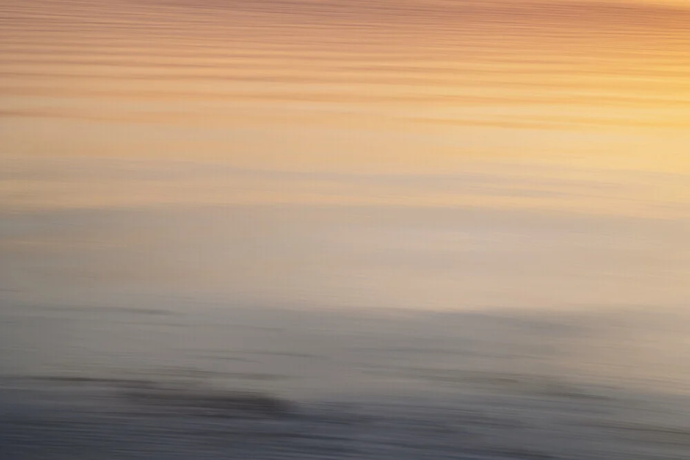 Farbenspiel Sonnenuntergang verwischt - fotokunst von Nadja Jacke