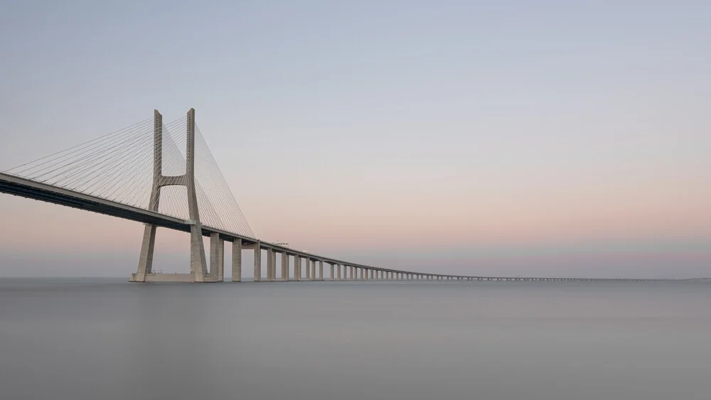 ponte vasco da gama lisbon - fotokunst von Dennis Wehrmann