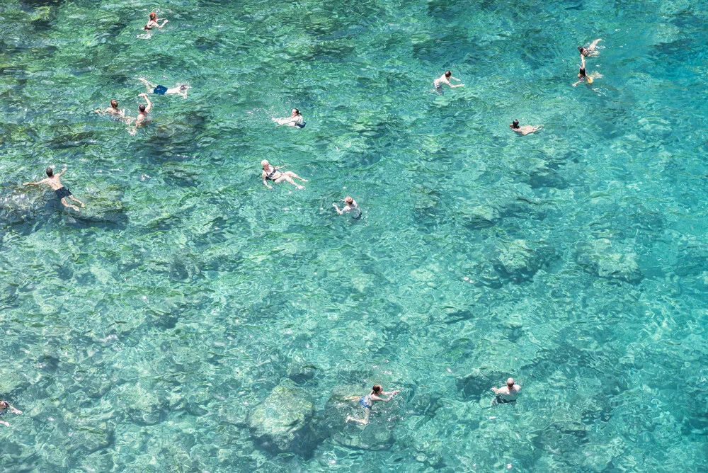 Swimming in the mediterranean sea - 2 - fotokunst von Photolovers .