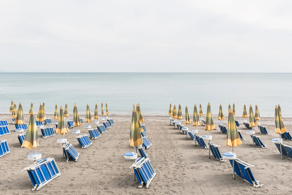 On the beach in Calabria - Fineart photography by Photolovers .