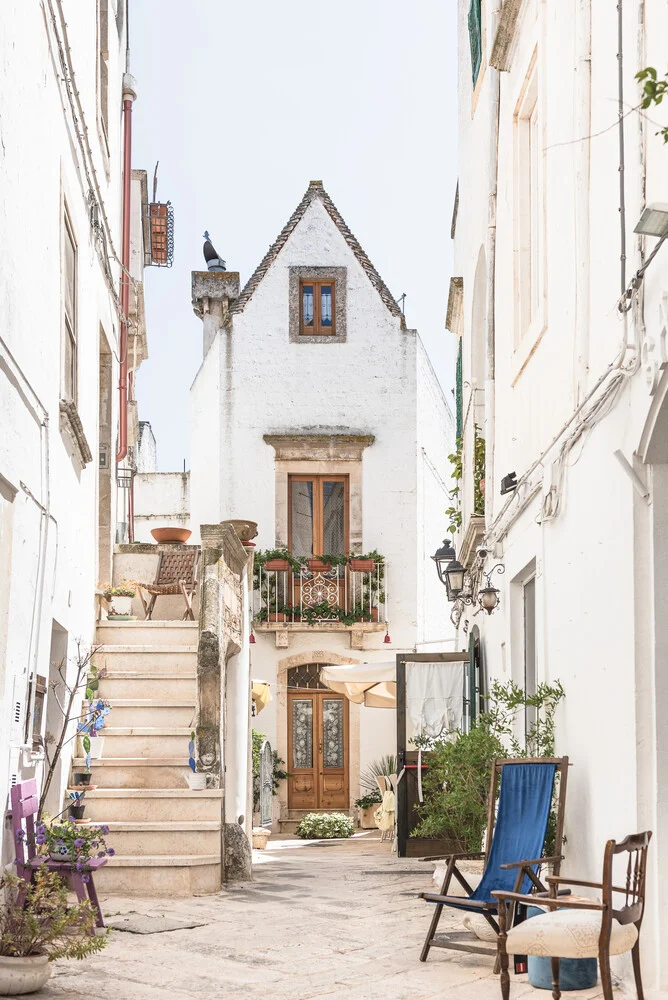 Cosy alley in Apulia - fotokunst von Photolovers .