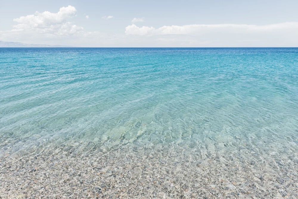 Clear blue Italian sea - fotokunst von Photolovers .