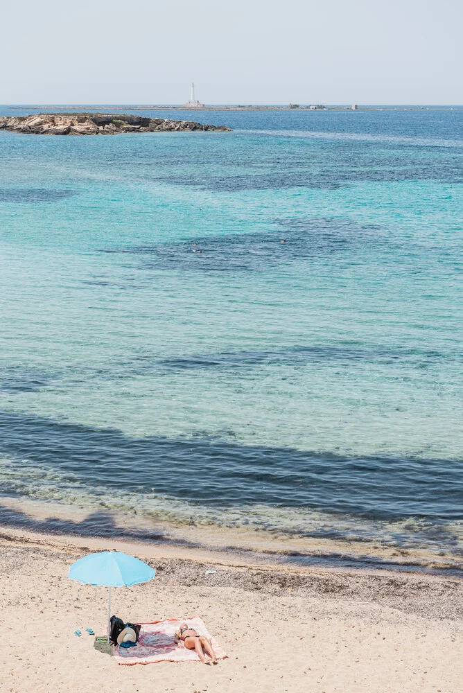 Relax on the beach - Fineart photography by Photolovers .