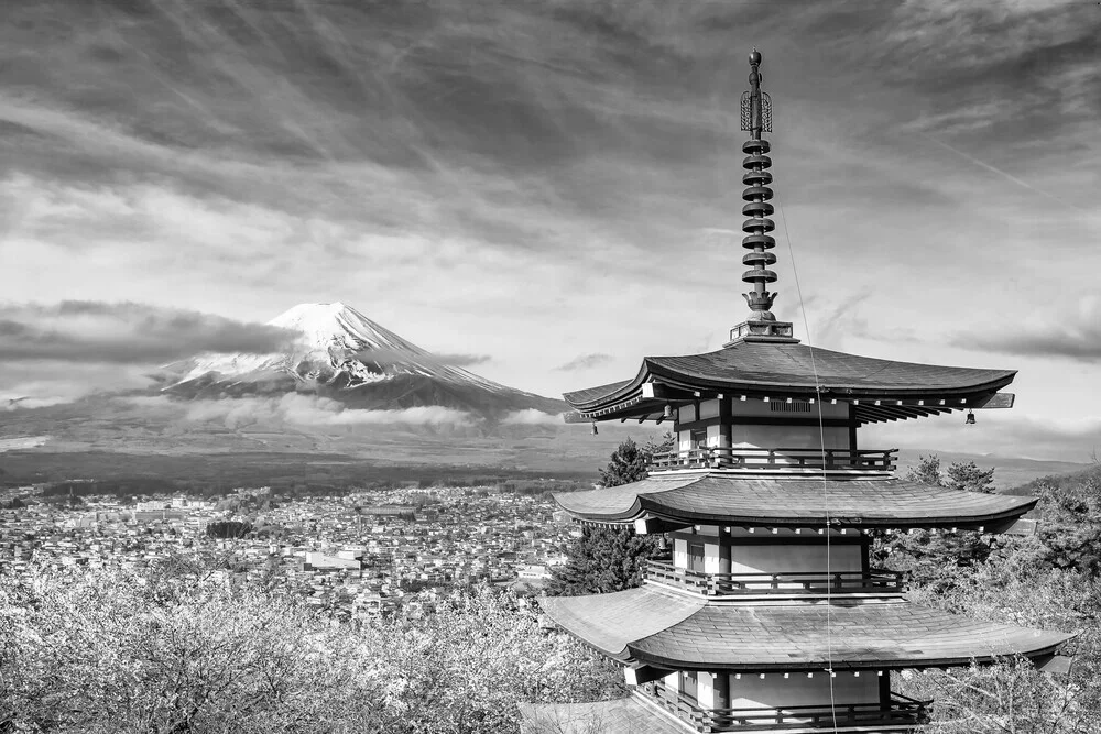 Grandioser Blick zum Fuji mit Chureito Pagode zur Kirschblüte - fotokunst von Melanie Viola