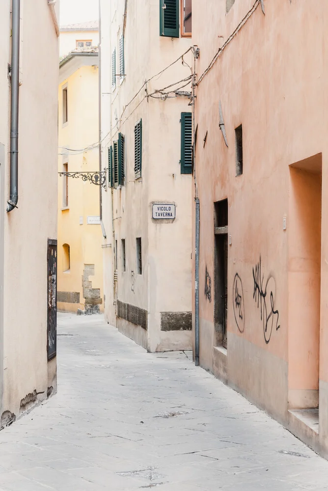 Street scene in Italy - Fineart photography by Photolovers .