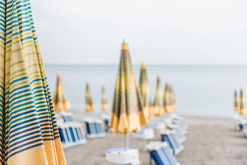 Summer time at the beach - fotokunst von Photolovers .