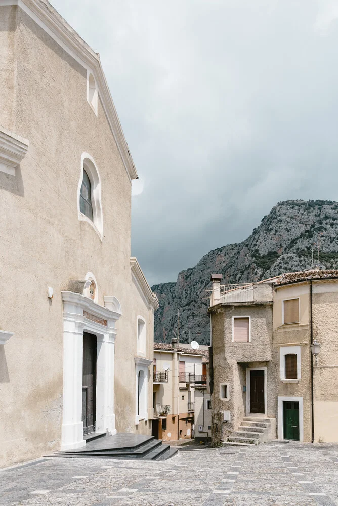 Street scene in Calabria - fotokunst von Photolovers .