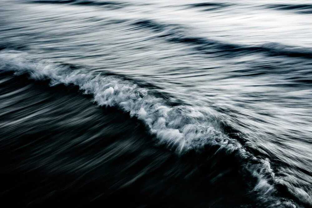 The Uniqueness of Waves XLII - fotokunst von Tal Paz-fridman