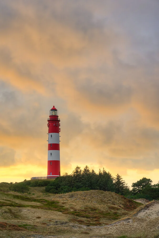 Sonnenuntergang beim Leuchtturm auf Amrum - fotokunst von Michael Valjak