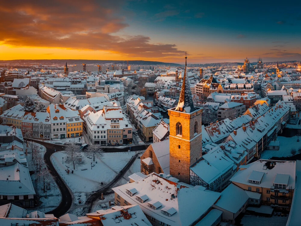 Die ersten Sonnenstrahlen über Erfurt - fotokunst von Dennis Schmelz