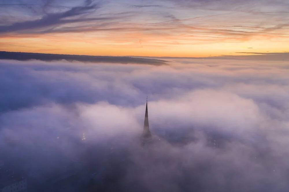 Thomaskirche in Erfurt im Nebelmeer - Fineart photography by Dennis Schmelz