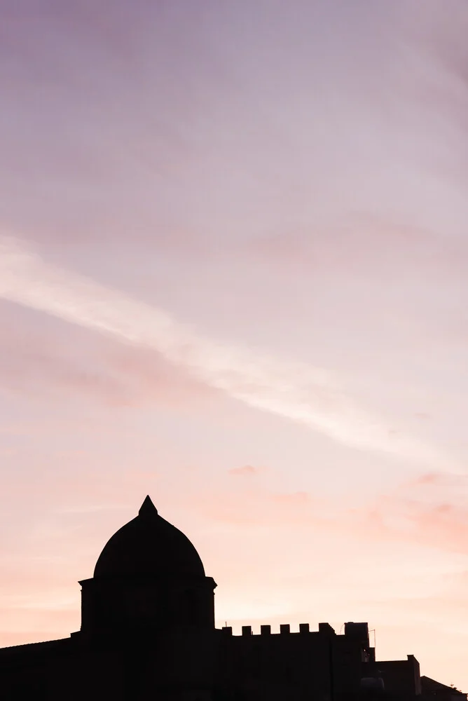 Silhouette of a building - Fineart photography by Photolovers .