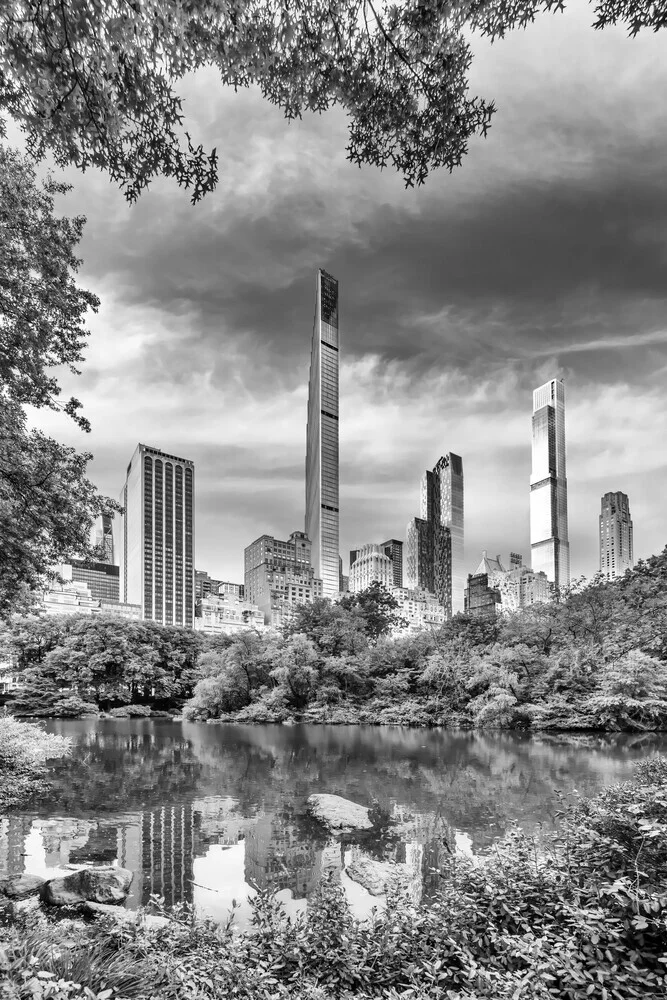 Central Park NYC Sykline in Monochrom - fotokunst von Melanie Viola