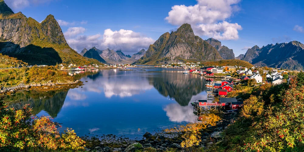 Autumn in Reine on Lofoten Islands - Fineart photography by Achim Thomae