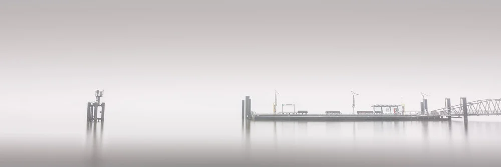 Fine Art Panorama Fähranleger Elbphilharmonie Hamburg - fotokunst von Dennis Wehrmann