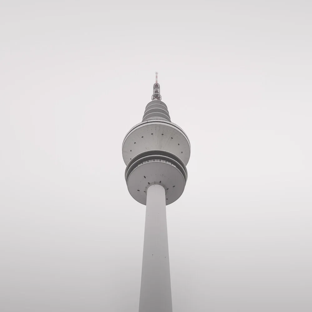 Wahrzeichen Fernsehturm Hamburg - fotokunst von Dennis Wehrmann