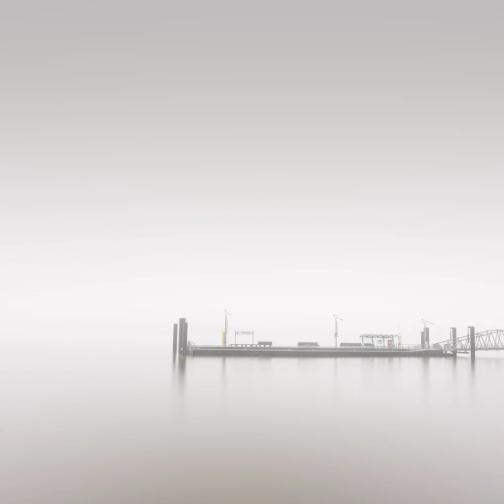 Fine Art Fähranleger Elbphilharmonie Hamburg - fotokunst von Dennis Wehrmann