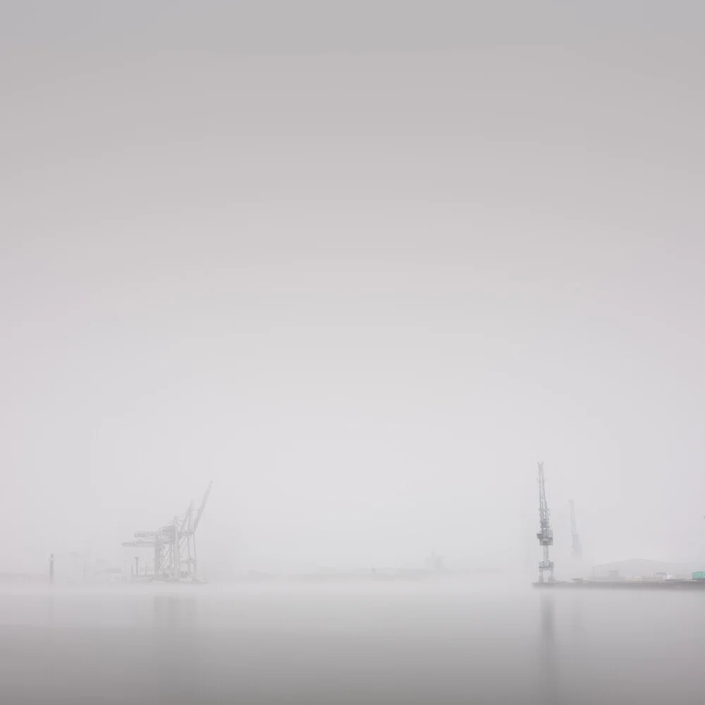 Fine Art Kräne Hamburg Harbor City im Morgennebel - fotokunst von Dennis Wehrmann