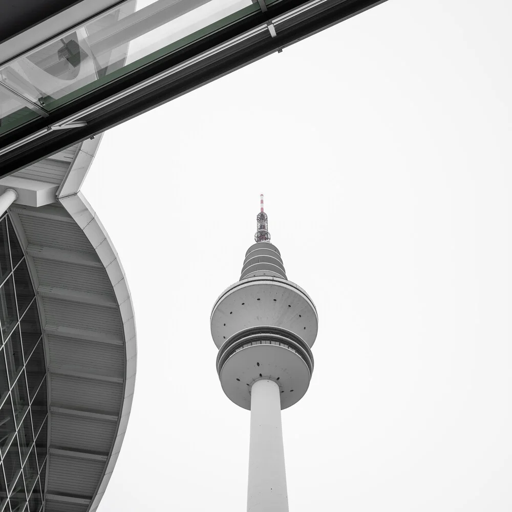 Wahrzeichen Fernsehturm Hamburg - fotokunst von Dennis Wehrmann