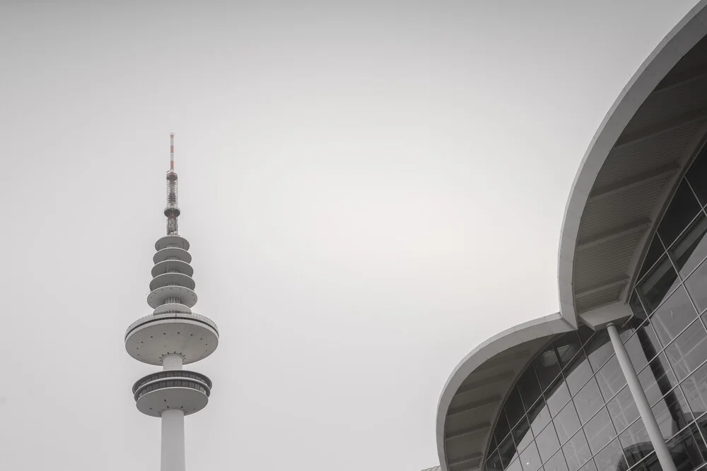 Wahrzeichen Fernsehturm Hamburg - fotokunst von Dennis Wehrmann