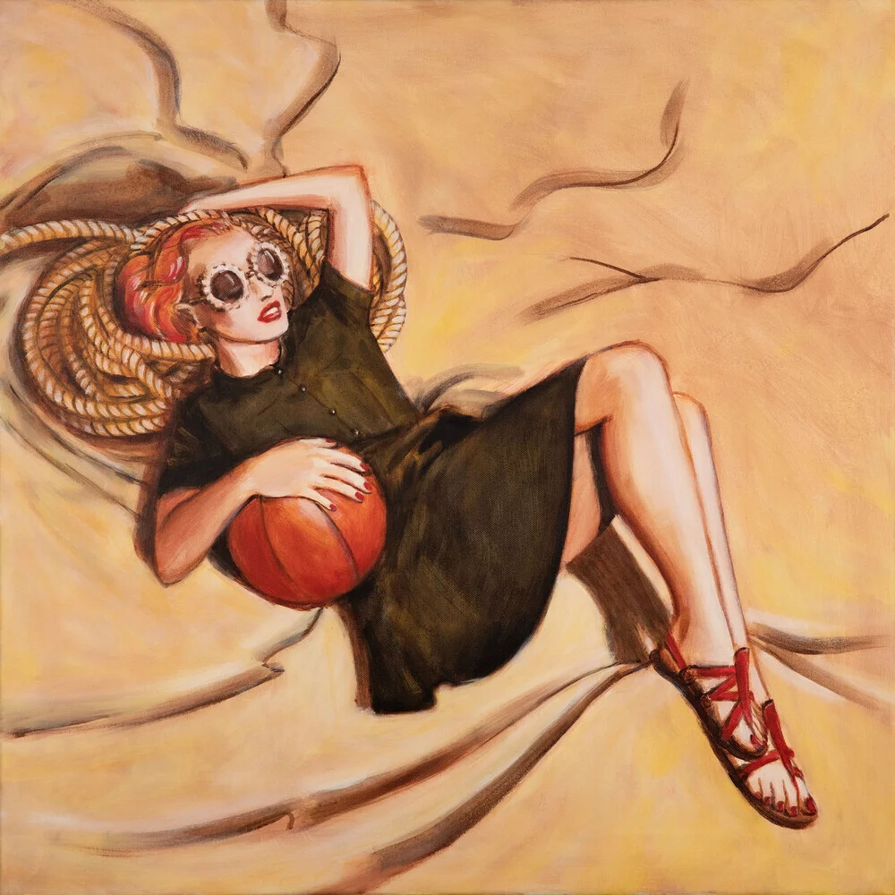 Frau mit Ball - fotokunst von Sarah Morrissette